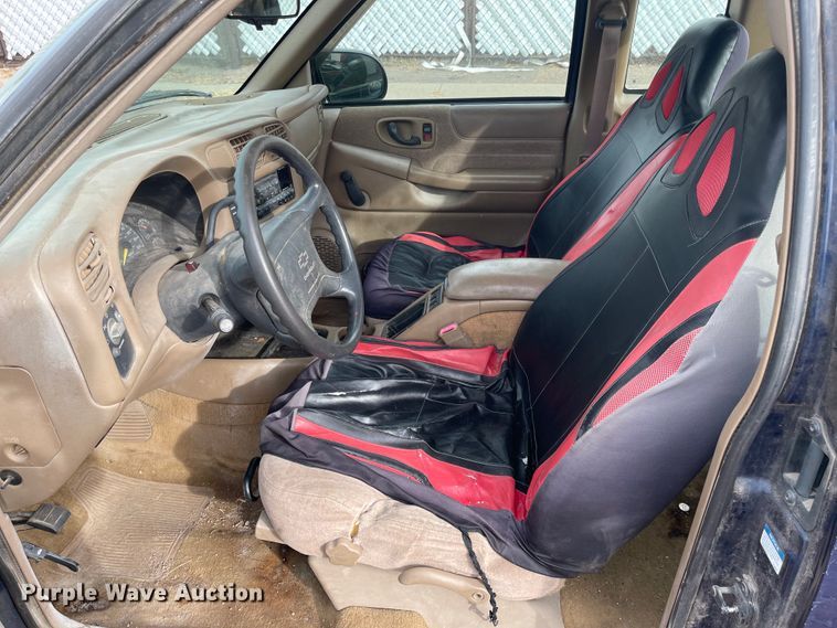 image for item IJ9503 1998 Chevrolet S10  Ext. Cab pickup truck