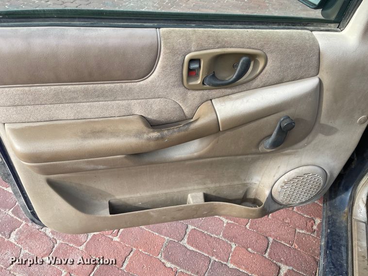 image for item IJ9503 1998 Chevrolet S10  Ext. Cab pickup truck