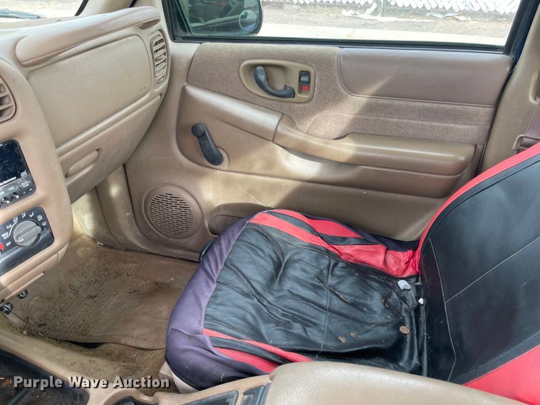 image for item IJ9503 1998 Chevrolet S10  Ext. Cab pickup truck