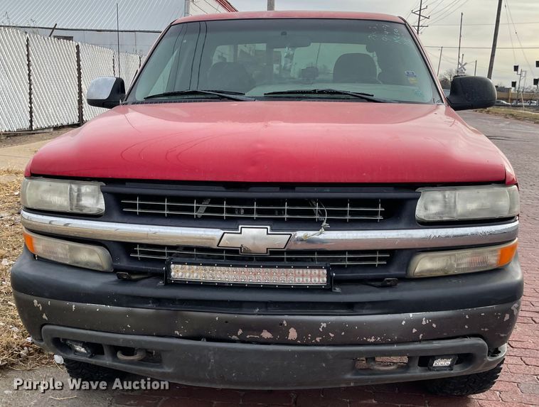 image for item IJ9504 2000 Chevrolet Silverado 1500  Ext. Cab pickup truck