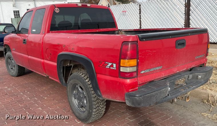 image for item IJ9504 2000 Chevrolet Silverado 1500  Ext. Cab pickup truck