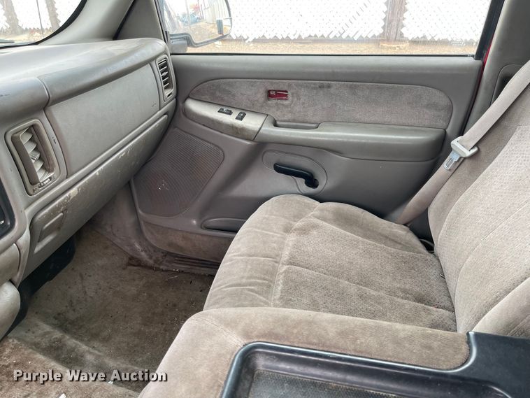 image for item IJ9504 2000 Chevrolet Silverado 1500  Ext. Cab pickup truck