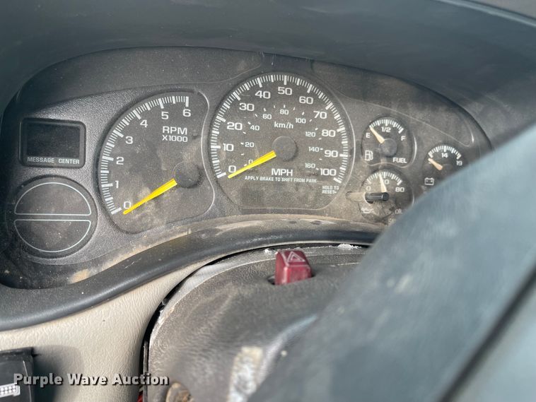 image for item IJ9504 2000 Chevrolet Silverado 1500  Ext. Cab pickup truck