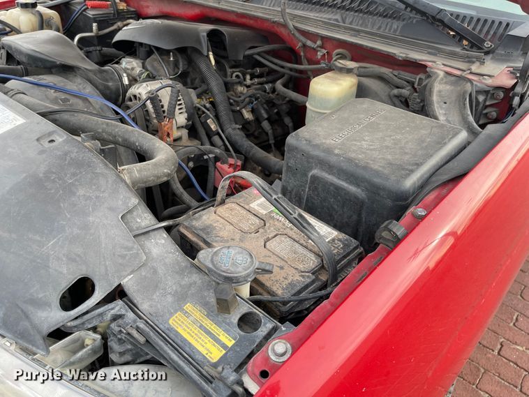 image for item IJ9504 2000 Chevrolet Silverado 1500  Ext. Cab pickup truck