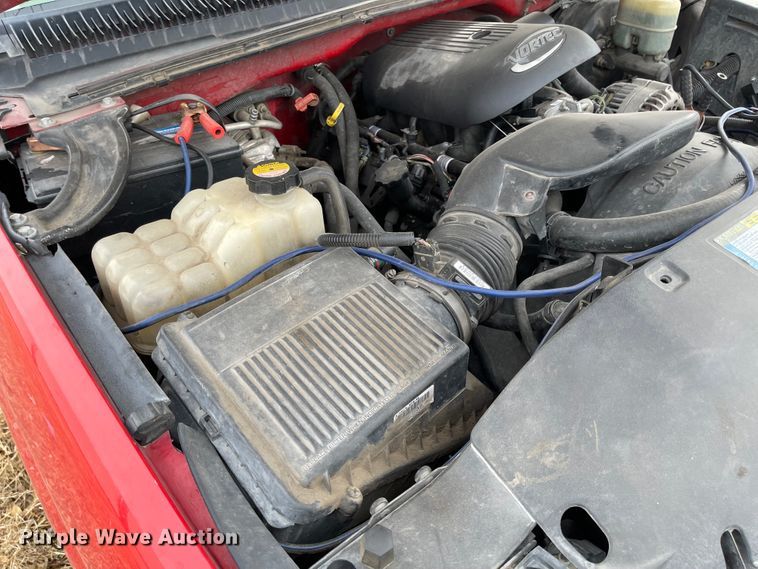 image for item IJ9504 2000 Chevrolet Silverado 1500  Ext. Cab pickup truck