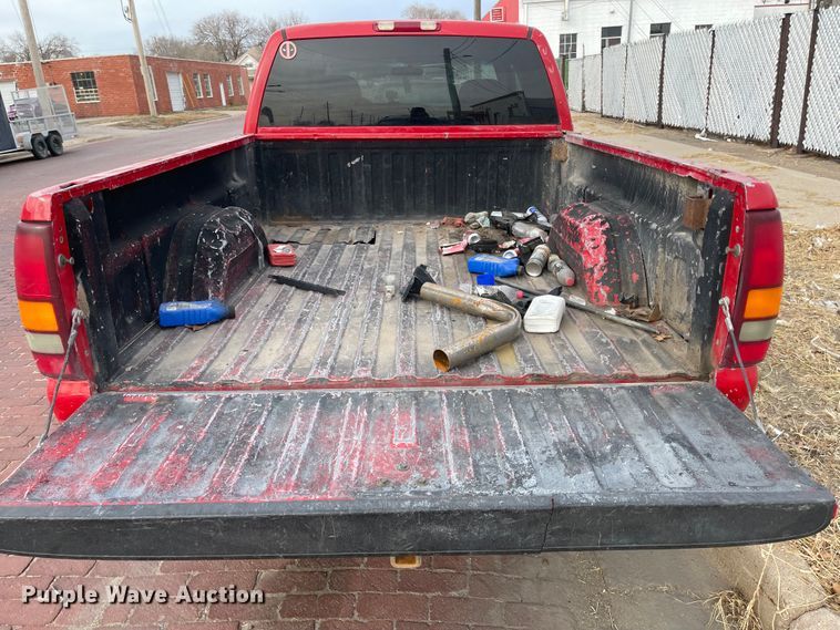 image for item IJ9504 2000 Chevrolet Silverado 1500  Ext. Cab pickup truck