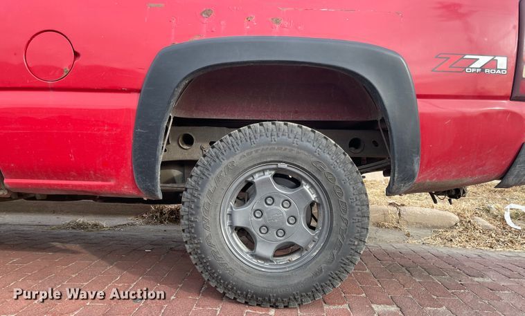 image for item IJ9504 2000 Chevrolet Silverado 1500  Ext. Cab pickup truck