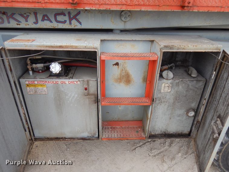 image for item IO9545 Skyjack SJ8831  scissor lift