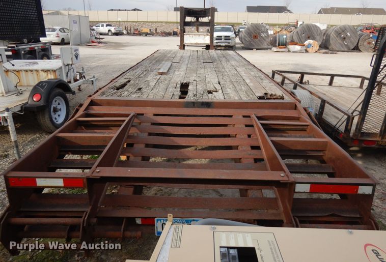 image for item IO9546 1997 Mac Lander  equipment trailer