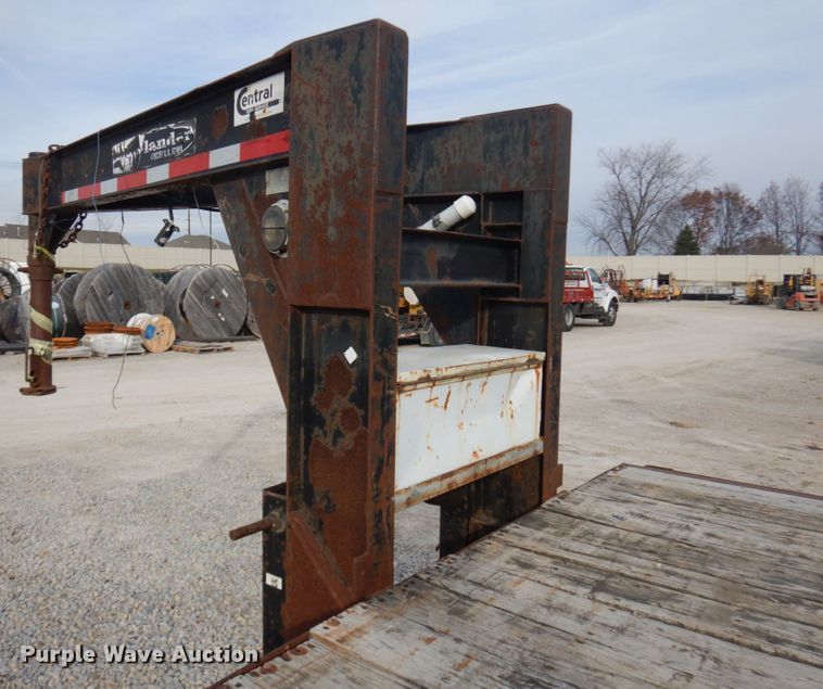 image for item IO9546 1997 Mac Lander  equipment trailer