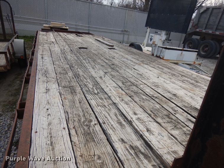 image for item IO9546 1997 Mac Lander  equipment trailer