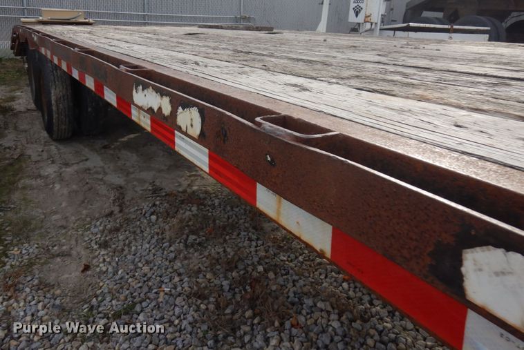 image for item IO9546 1997 Mac Lander  equipment trailer