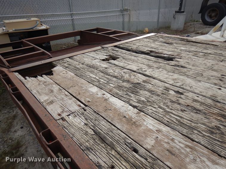 image for item IO9546 1997 Mac Lander  equipment trailer