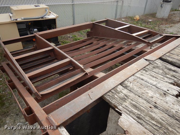 image for item IO9546 1997 Mac Lander  equipment trailer