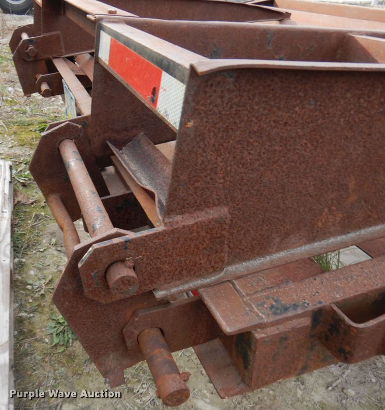 image for item IO9546 1997 Mac Lander  equipment trailer