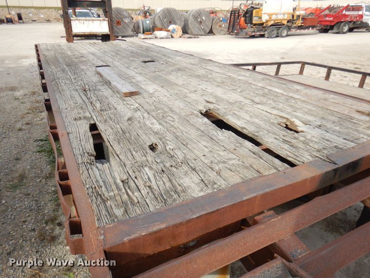 image for item IO9546 1997 Mac Lander  equipment trailer