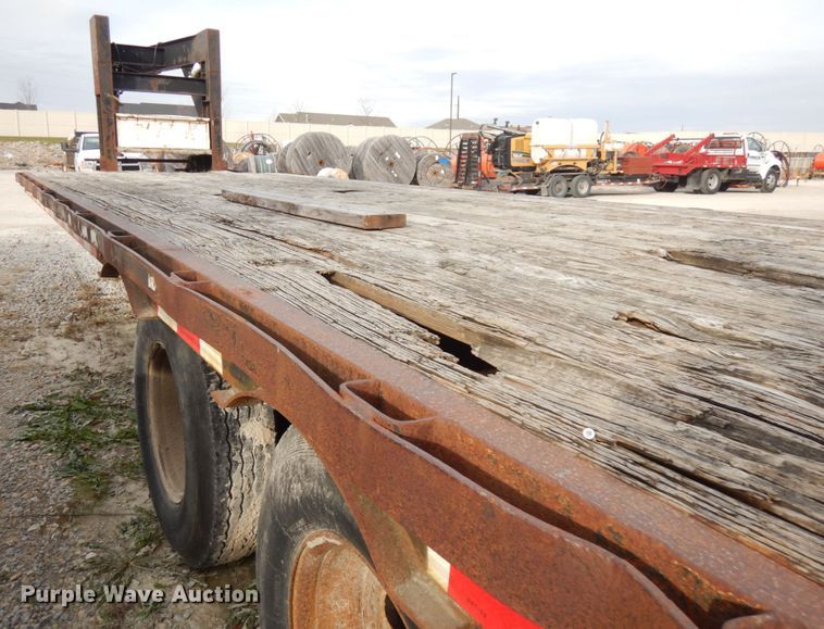 image for item IO9546 1997 Mac Lander  equipment trailer