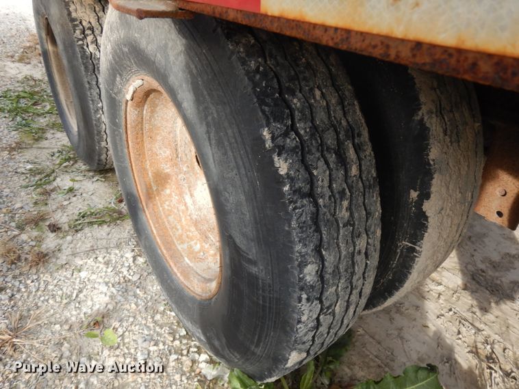 image for item IO9546 1997 Mac Lander  equipment trailer