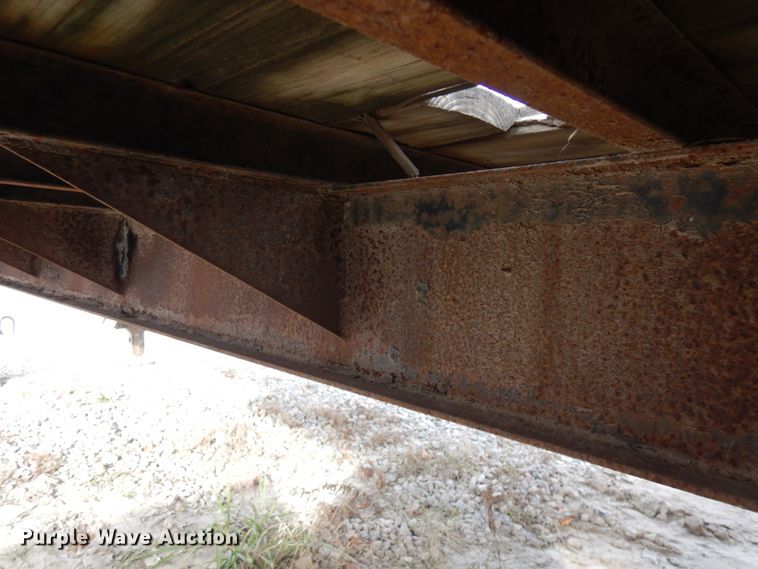 image for item IO9546 1997 Mac Lander  equipment trailer