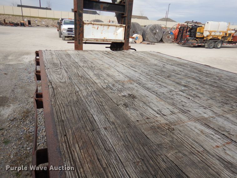 image for item IO9546 1997 Mac Lander  equipment trailer