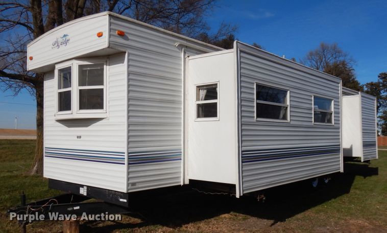 image for item IO9555 2004 Damon 38FK  camper