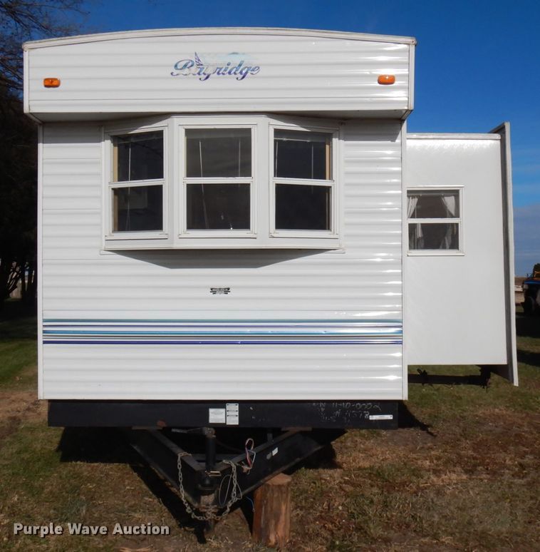 image for item IO9555 2004 Damon 38FK  camper