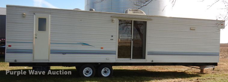 image for item IO9555 2004 Damon 38FK  camper