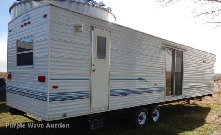 image for item IO9555 2004 Damon 38FK  camper