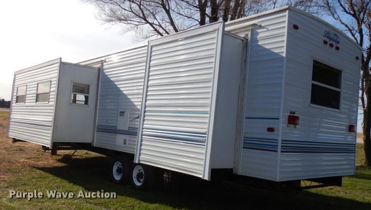 image for item IO9555 2004 Damon 38FK  camper