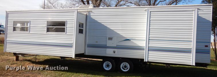 image for item IO9555 2004 Damon 38FK  camper