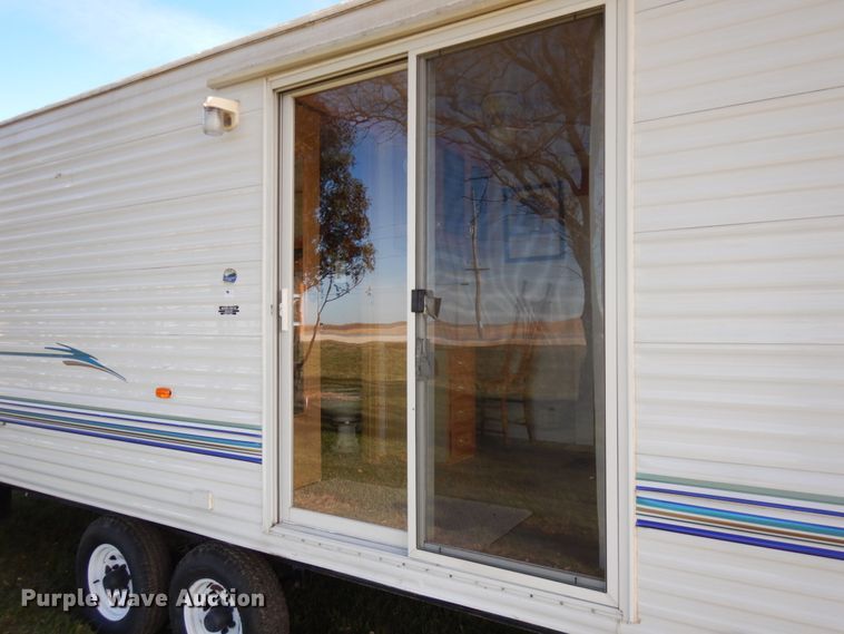 image for item IO9555 2004 Damon 38FK  camper