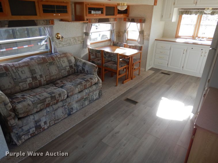 image for item IO9555 2004 Damon 38FK  camper