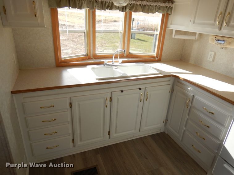 image for item IO9555 2004 Damon 38FK  camper