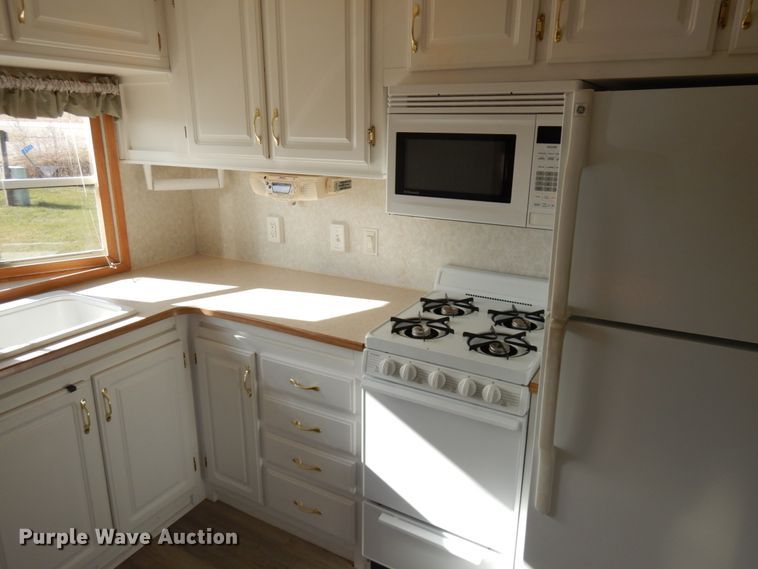 image for item IO9555 2004 Damon 38FK  camper