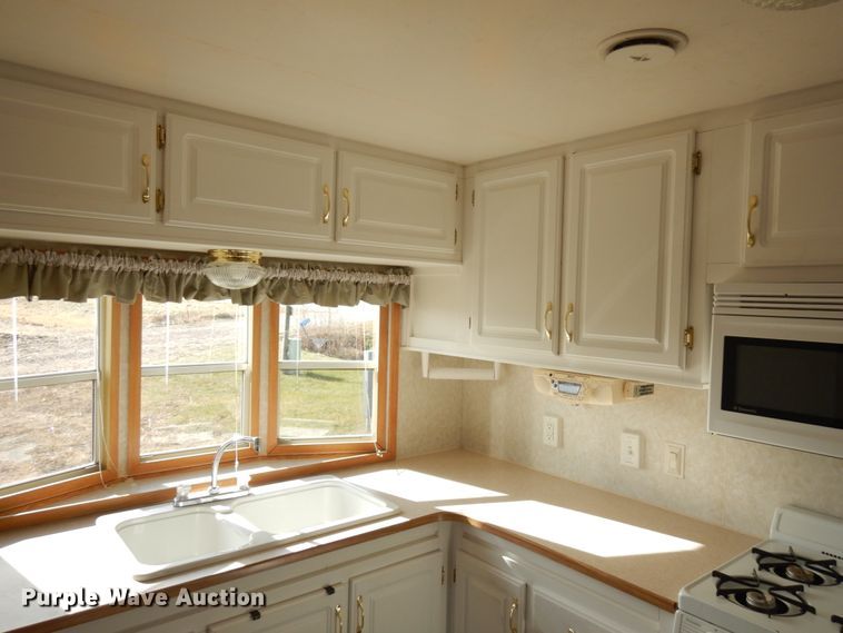 image for item IO9555 2004 Damon 38FK  camper