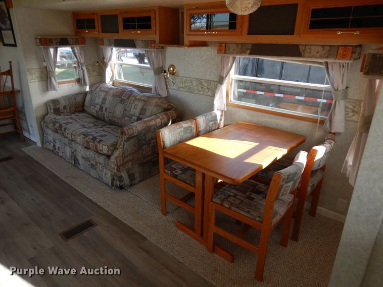 image for item IO9555 2004 Damon 38FK  camper