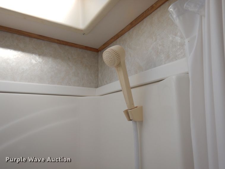 image for item IO9555 2004 Damon 38FK  camper