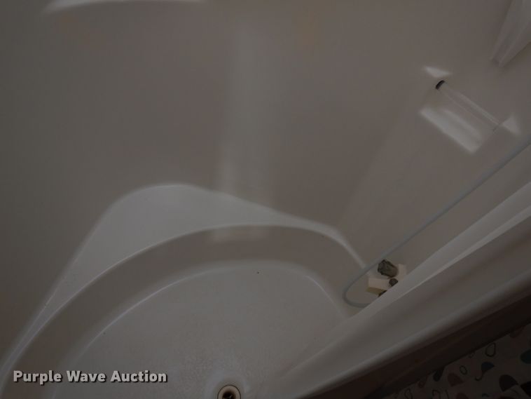 image for item IO9555 2004 Damon 38FK  camper