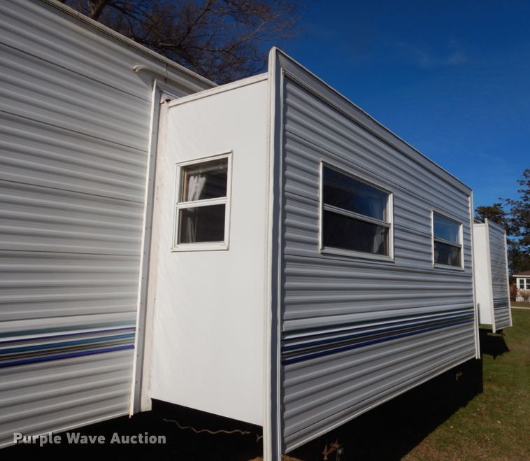 image for item IO9555 2004 Damon 38FK  camper