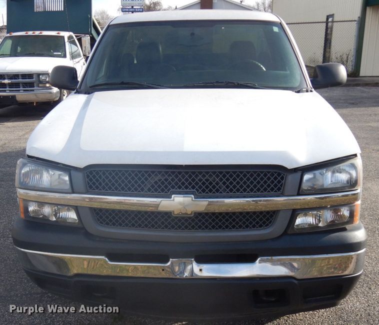 image for item IO9611 2005 Chevrolet Silverado 1500  pickup truck