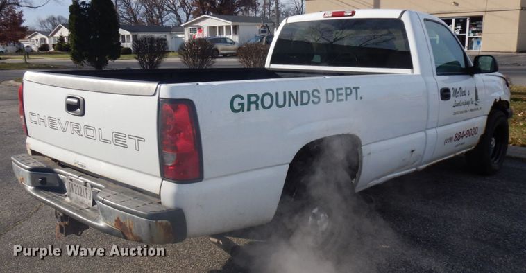 image for item IO9611 2005 Chevrolet Silverado 1500  pickup truck