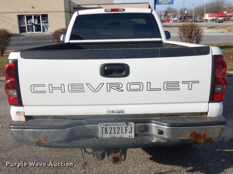 image for item IO9611 2005 Chevrolet Silverado 1500  pickup truck