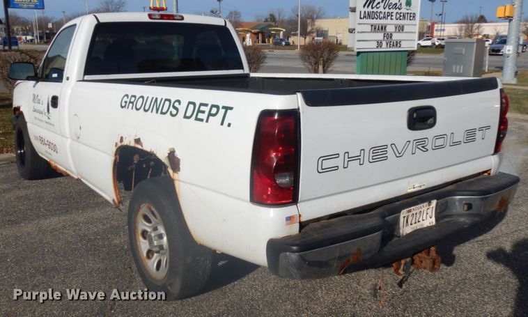 image for item IO9611 2005 Chevrolet Silverado 1500  pickup truck