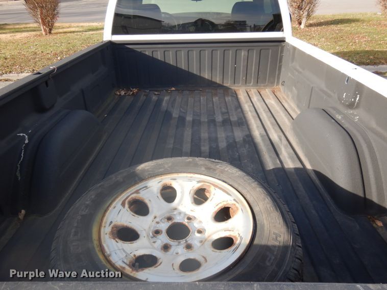 image for item IO9611 2005 Chevrolet Silverado 1500  pickup truck