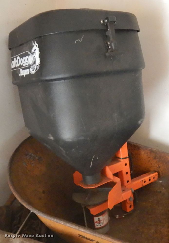 image for item IO9611 2005 Chevrolet Silverado 1500  pickup truck