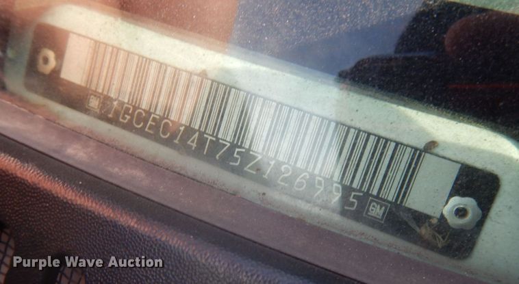 image for item IO9611 2005 Chevrolet Silverado 1500  pickup truck