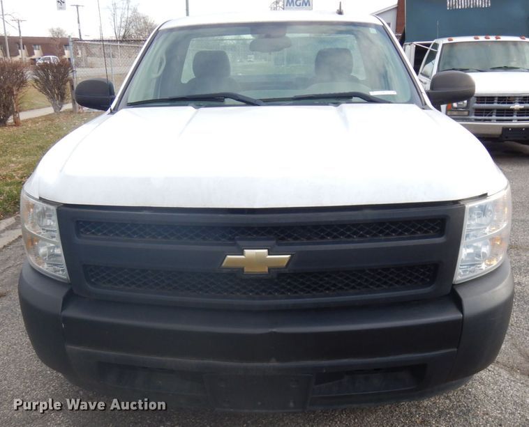 image for item IO9613 2008 Chevrolet Silverado 1500  pickup truck
