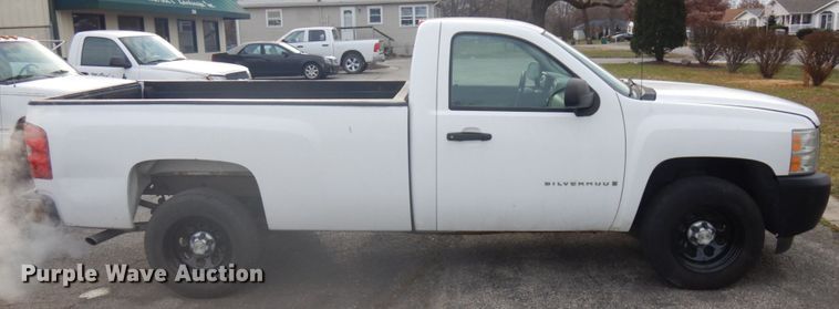 image for item IO9613 2008 Chevrolet Silverado 1500  pickup truck