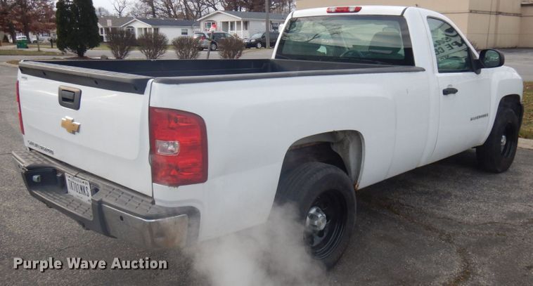 image for item IO9613 2008 Chevrolet Silverado 1500  pickup truck
