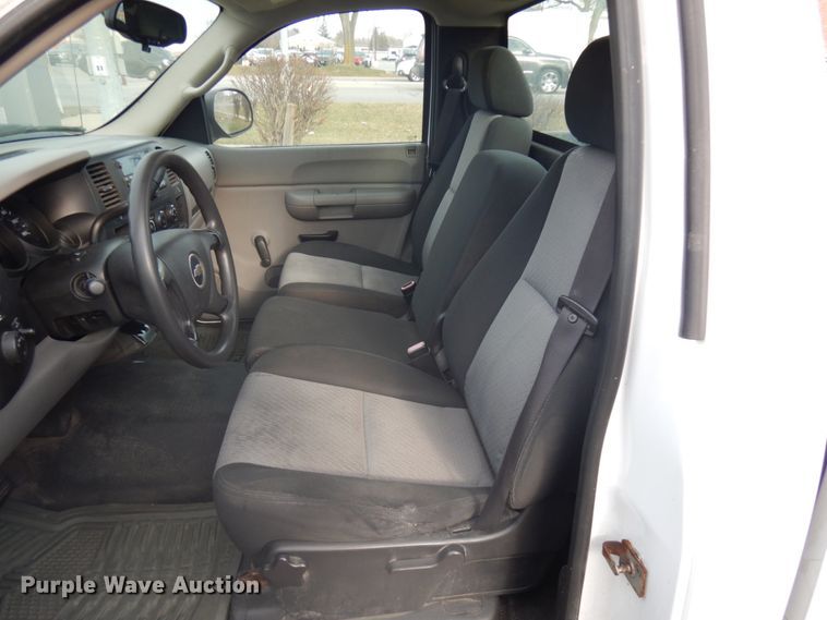 image for item IO9613 2008 Chevrolet Silverado 1500  pickup truck